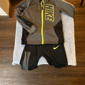 Kids clothes 4 matching outfits